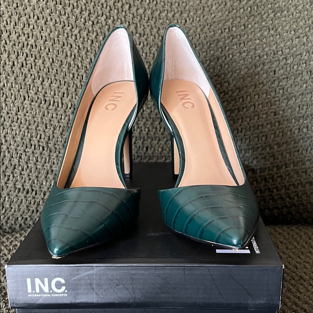 INC Emerald Green Croc Embossed Pointed Toe Pumps NWT Size 9.5